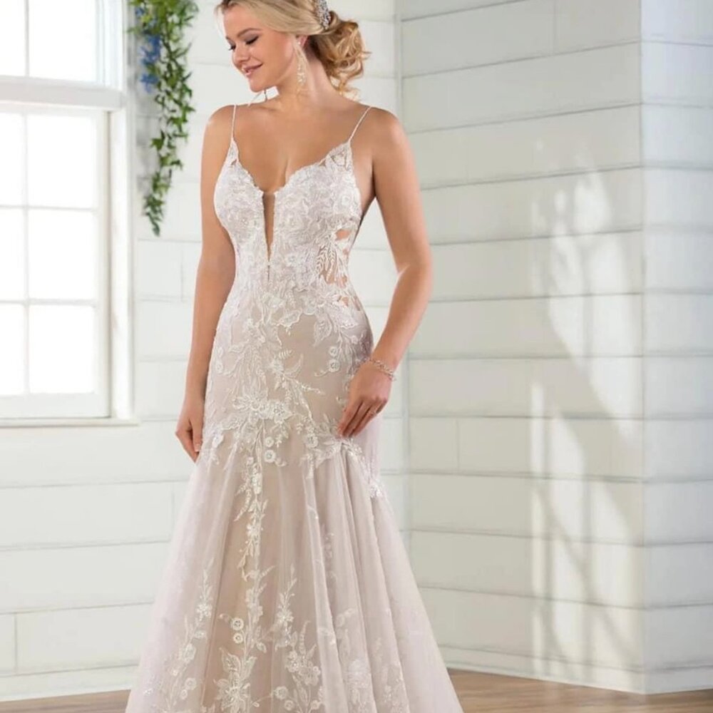 Wedding Dress (NEW)